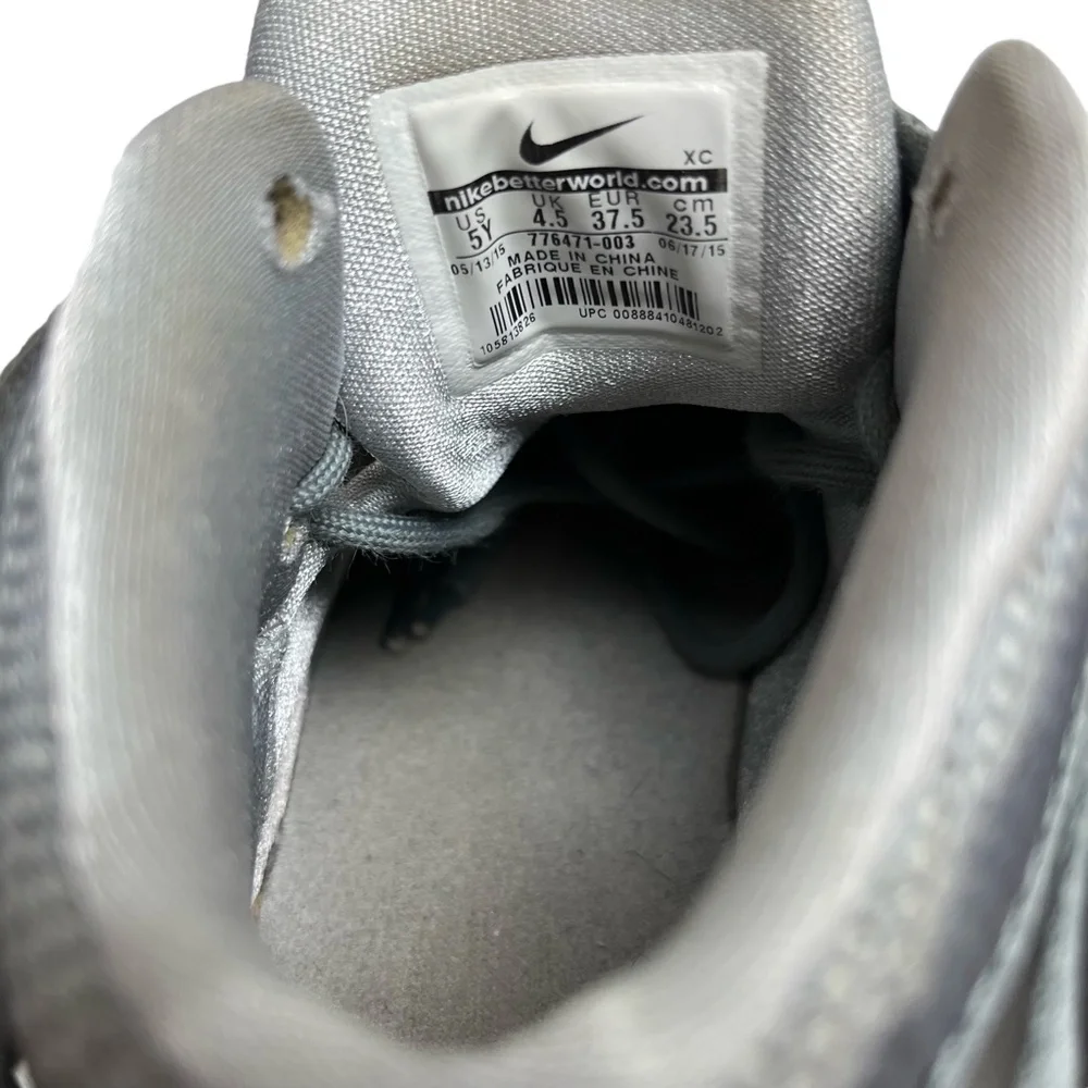 NIKE LEBRON JAMES 776471-003 Soldier IX 9 Basketball Athletic Gray Shoes sz 5 Y